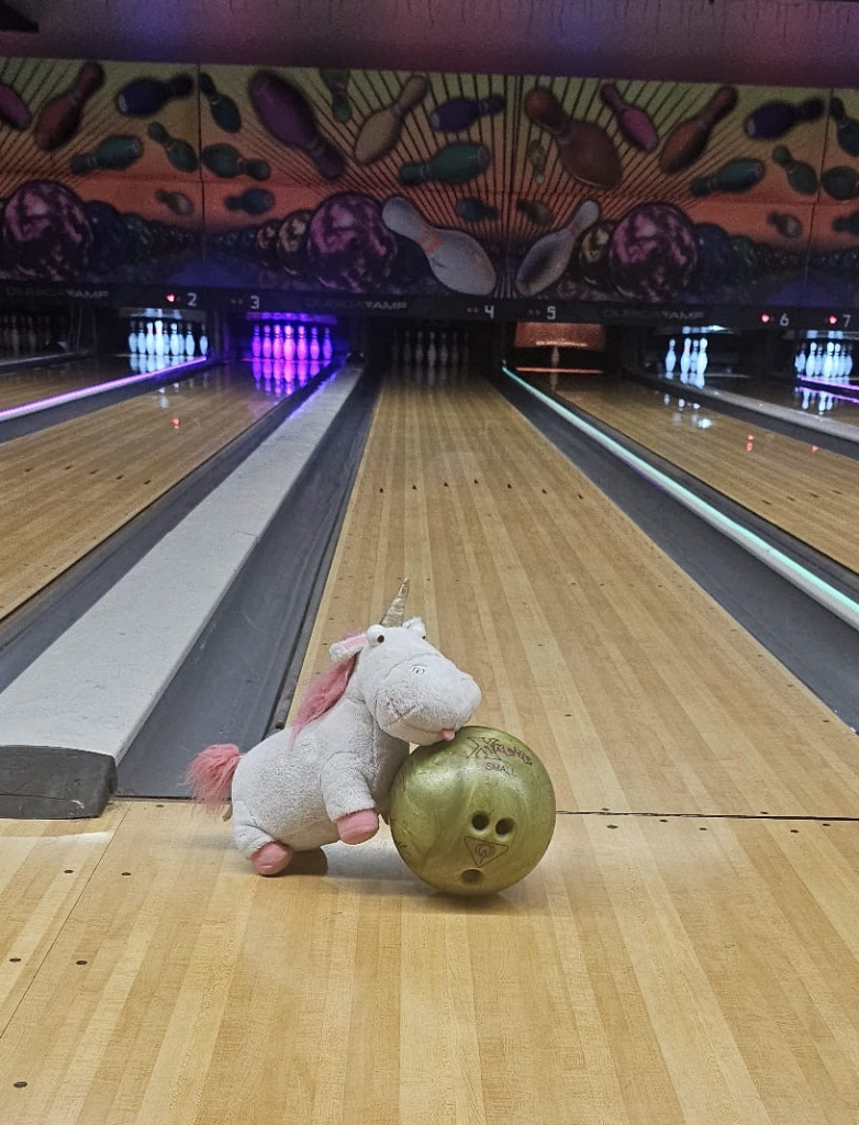 Licorne joue au bowling